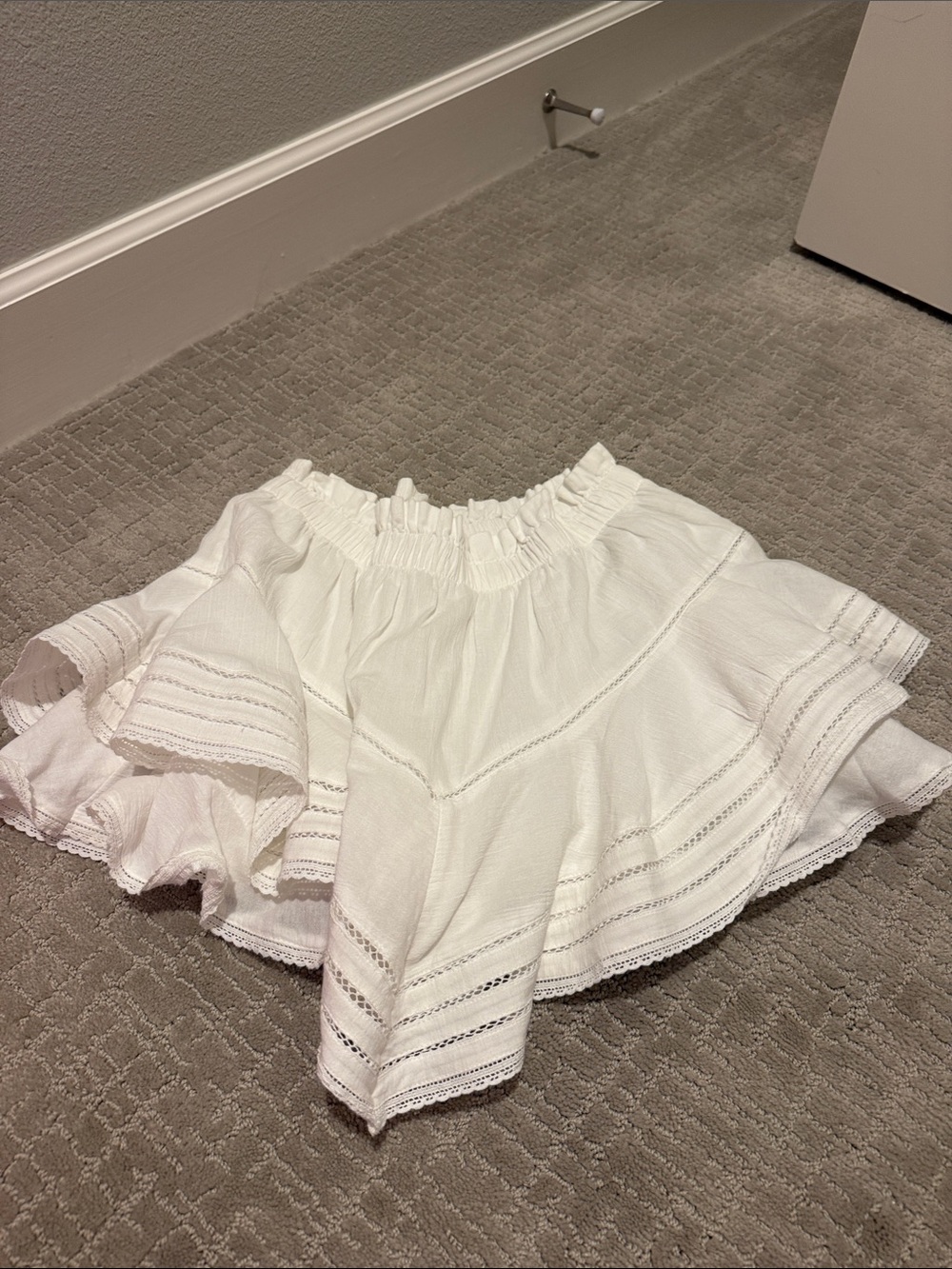 AERIE- White Tiered Ruffle Skirt - Lightweight Summer Style